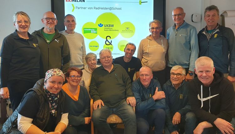 Ostergeschenke: MTBs von Centurion, lange Radhosen von everve und der Schirm der UKBW