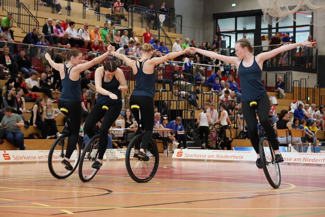 Baden-Württembergs Sportler*innen gewinnen bei der Hallenradsport DM U19 in Moers 5 DM-Titel