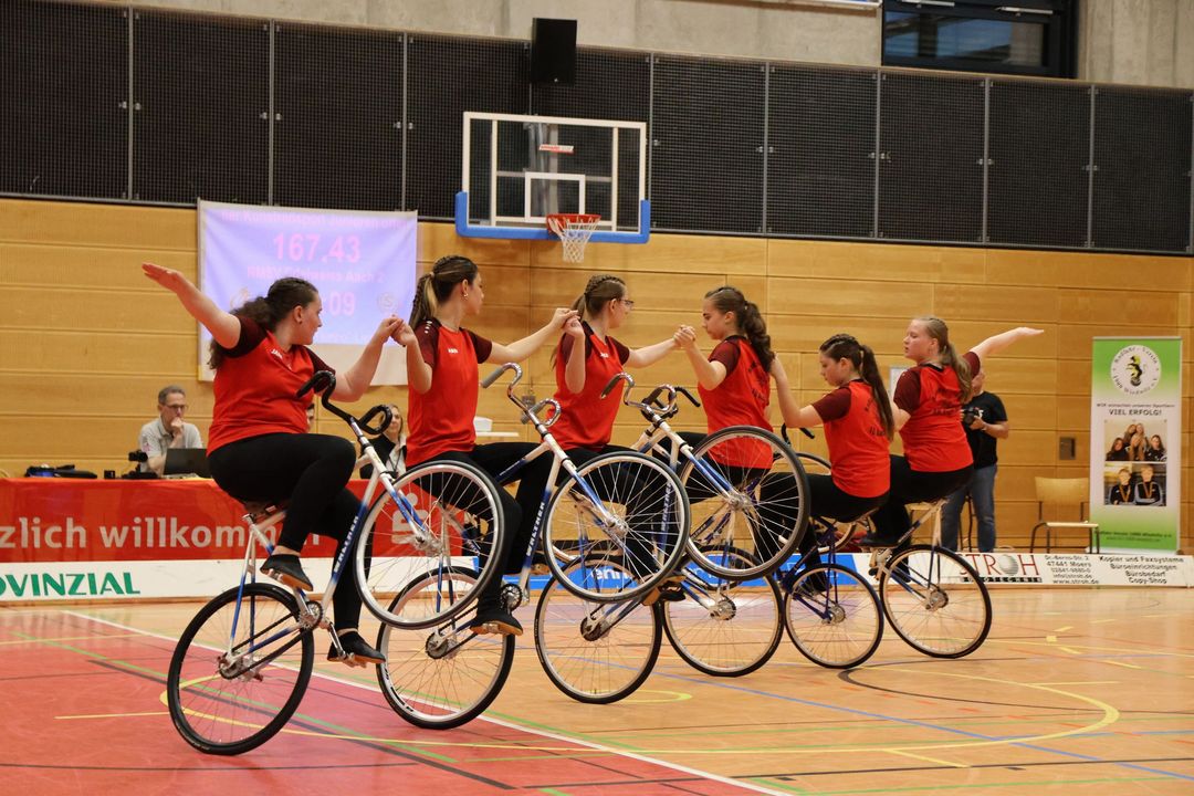 Baden-Württembergs Sportler*innen gewinnen bei der Hallenradsport DM U19 in Moers 5 DM-Titel