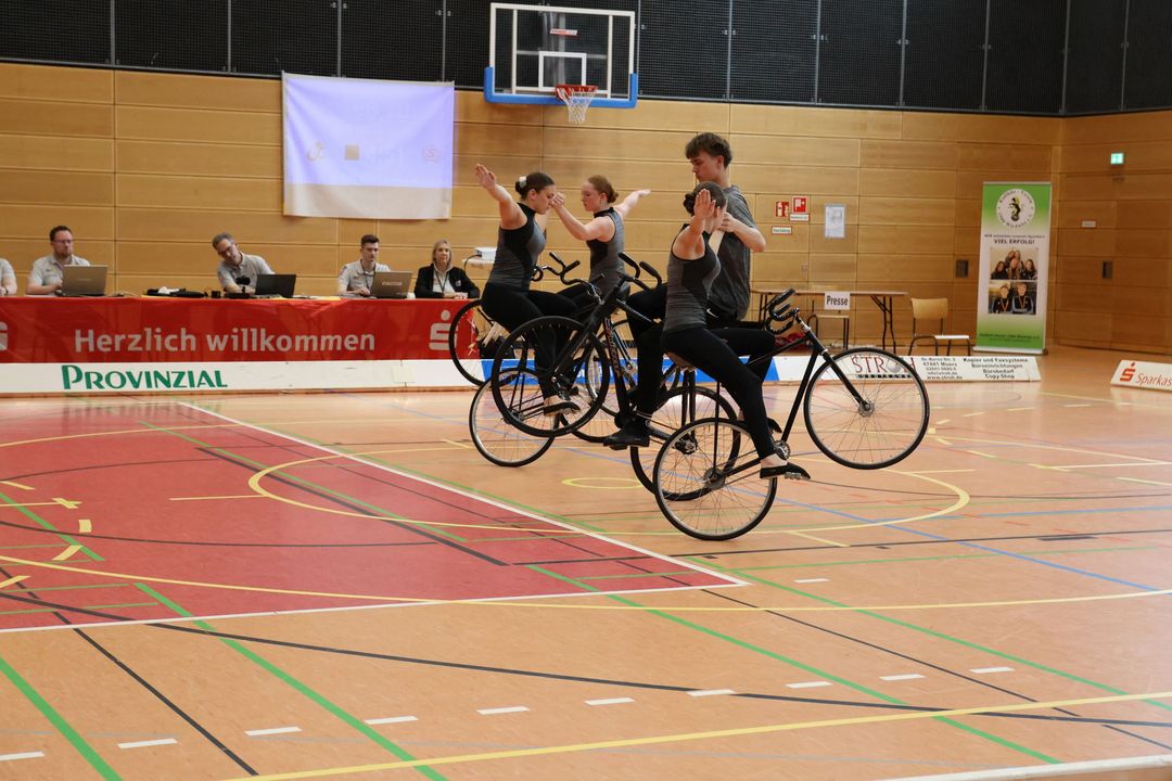 Baden-Württembergs Sportler*innen gewinnen bei der Hallenradsport DM U19 in Moers 5 DM-Titel