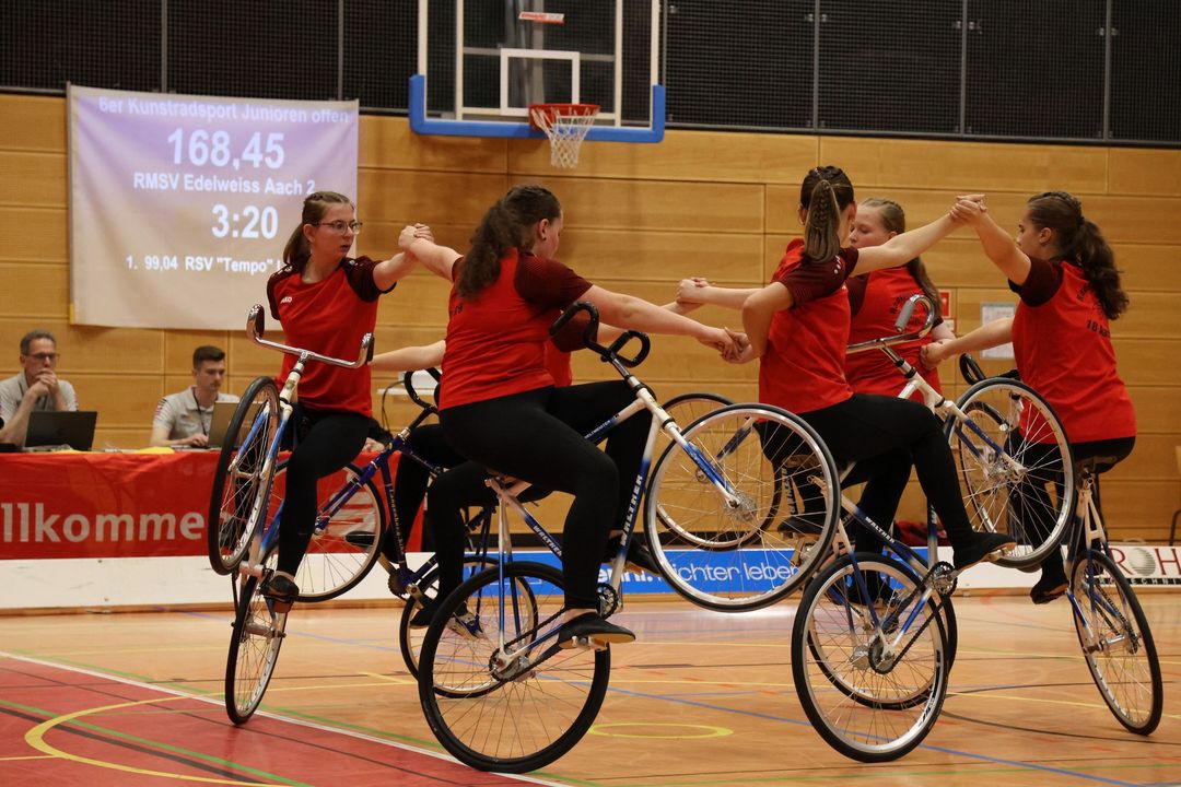 Baden-Württembergs Sportler*innen gewinnen bei der Hallenradsport DM U19 in Moers 5 DM-Titel
